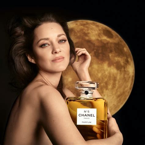 who is in the latest chanel commercial|Chanel No. 5 Paris TV Spot, 'A Rendez.